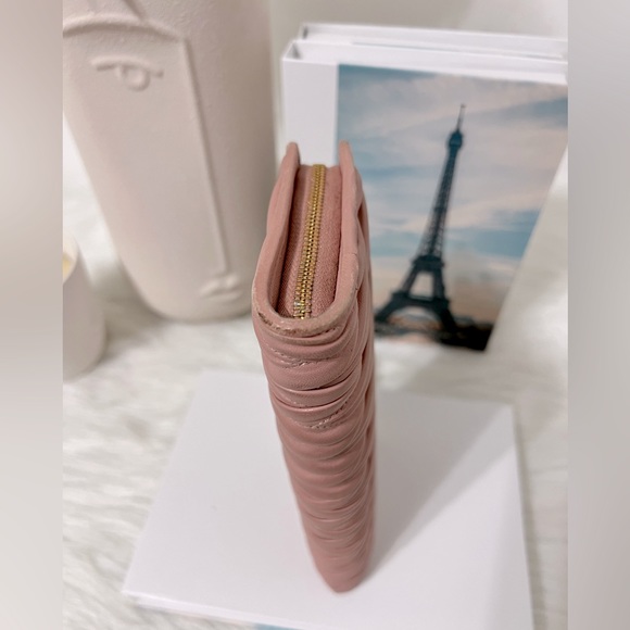 Miu Miu
Pink continental wallet - Picture 5 of 16